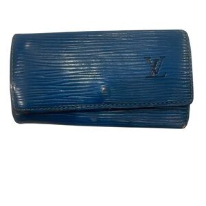 Louis Vuitton 4 Key Holder in blue Epi Leather